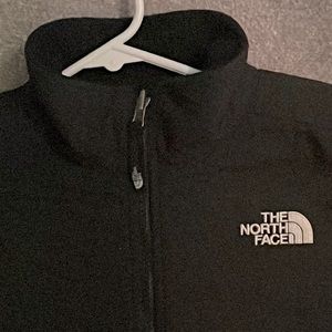 The North Face Fleece NWOT! Perfect condition! Durability & Label “North Face”